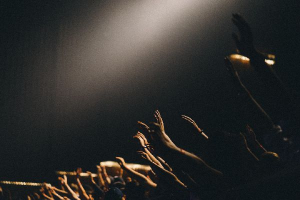 hands showing up